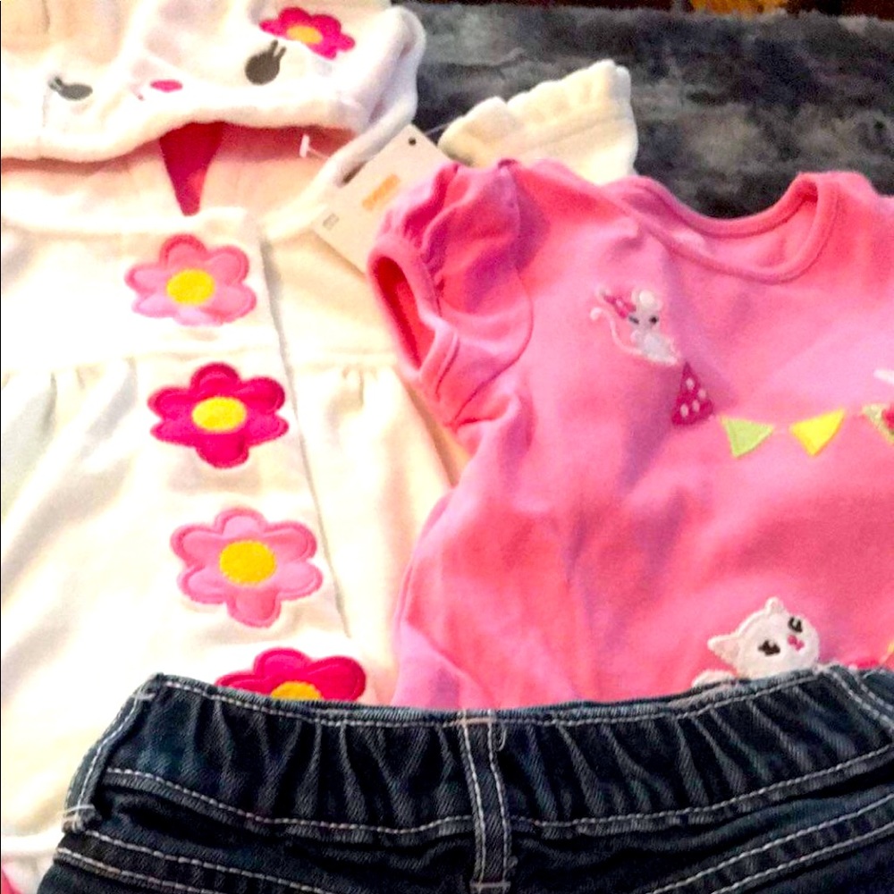 8 pc Gymboree outfits.like new, some with tags 6-12 mo and 12-18 months